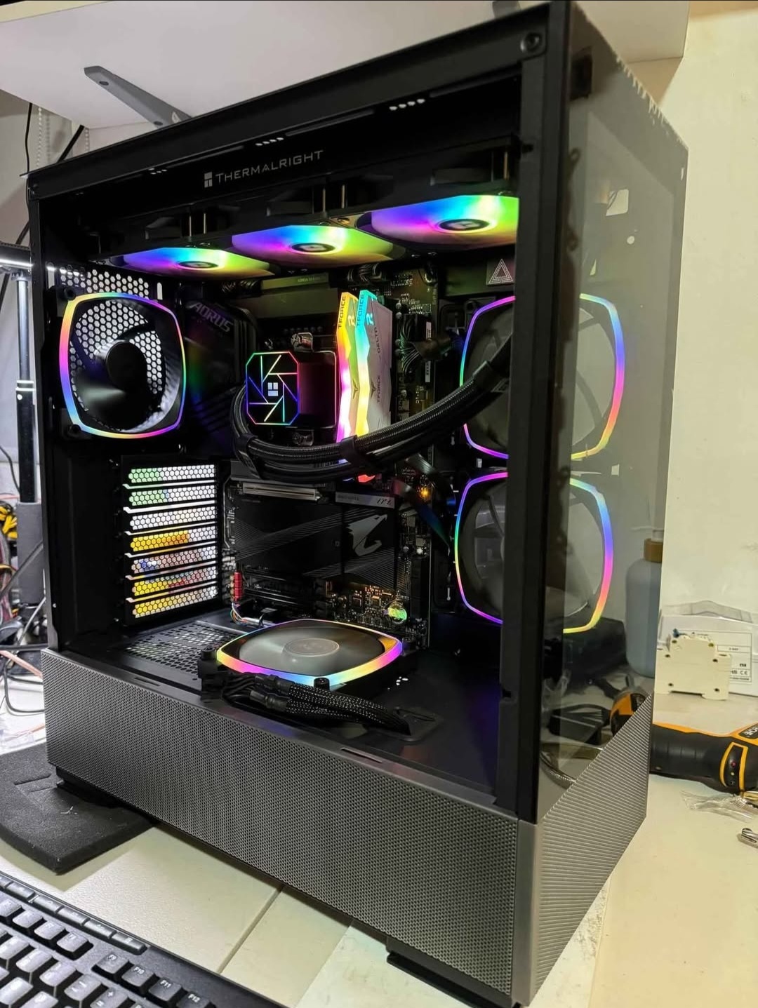computadoras y laptops - CPU Core i9 13th, 32GB RAM, 1TB M2, NVidia RTX 4070, 360mm WaterCooler, Nueva