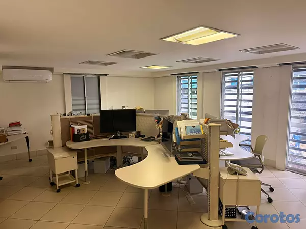 oficinas y locales comerciales - ALQUILO Local de OFICINAS (2 Niveles) en el Ensanc 9