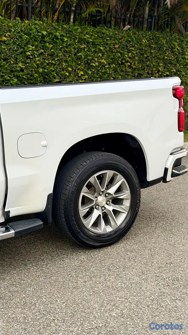 jeepetas y camionetas - Chevrolet Silverado High Country Gasolina 2020 4x4 5