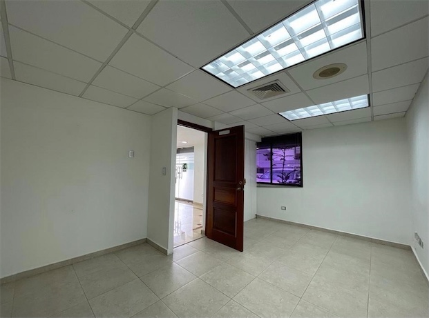 oficinas y locales comerciales - Local en Naco Amplio 8