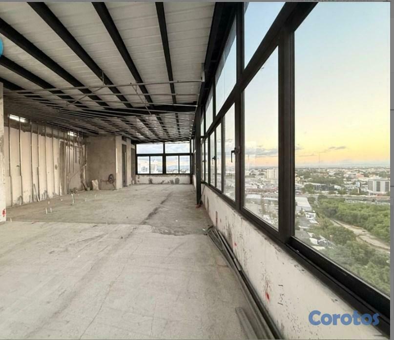 oficinas y locales comerciales - Local comercial en alquiler en Piantini con Vista Panorámica 360° 4