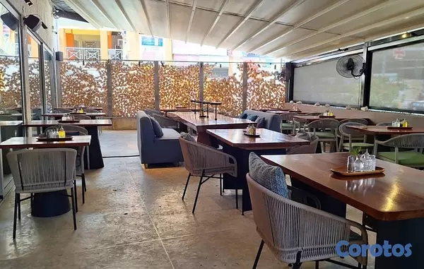oficinas y locales comerciales - Bar-Rooftop en centro Turistico de Los Corales 3