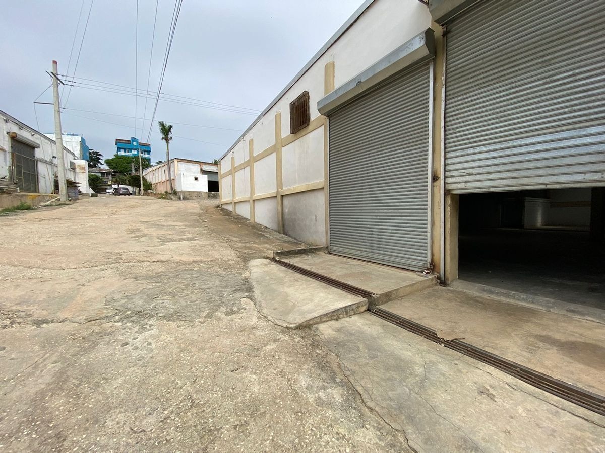 otros inmuebles - ALQUILO Nave en la Av. Monumental Proximo al Olé 7