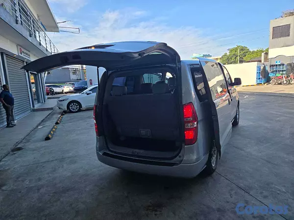 jeepetas y camionetas - HYUNDAI GRAND STAREX 2021 GRIS 18