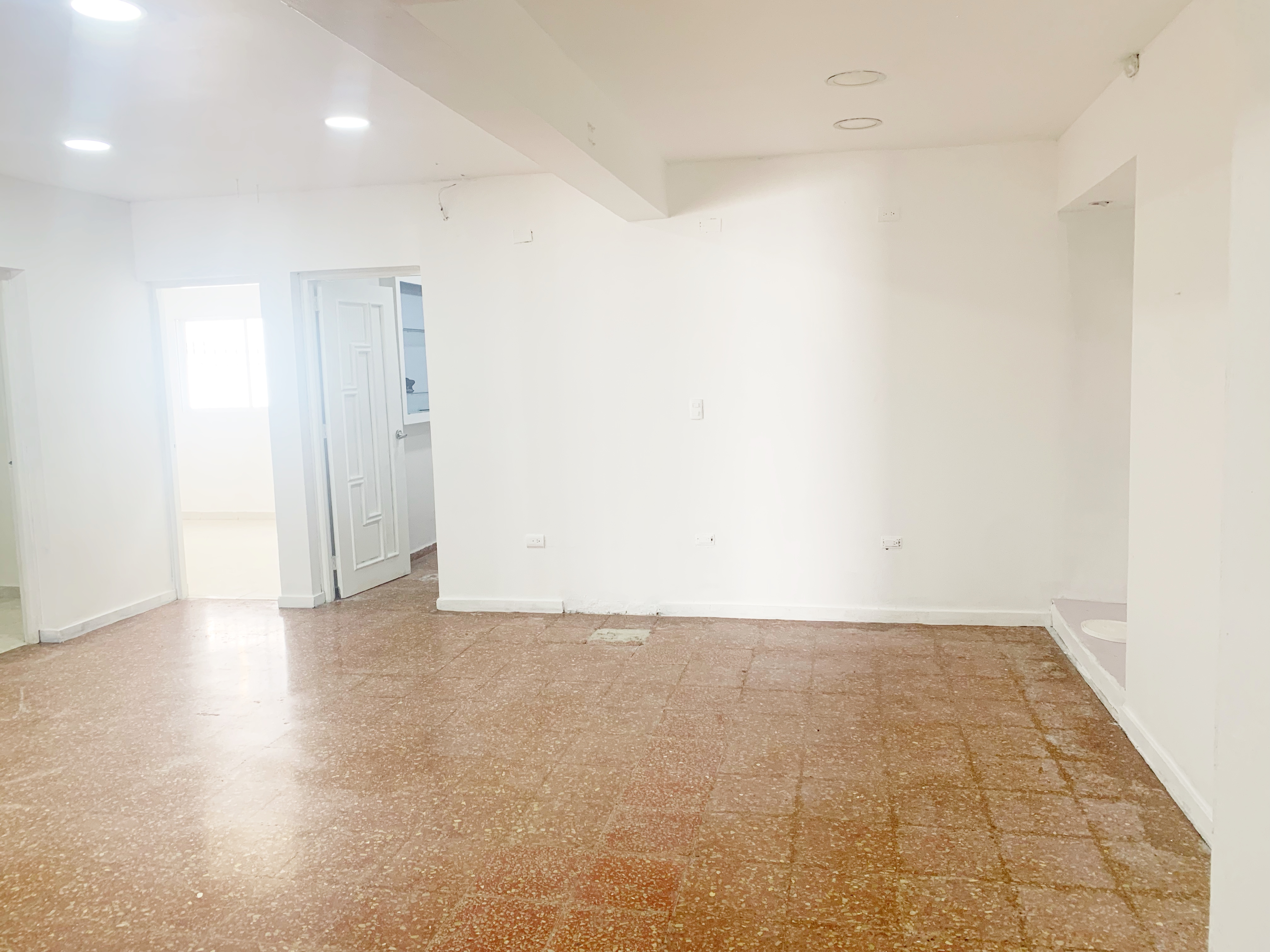 oficinas y locales comerciales - Local céntrico en primer nivel 9