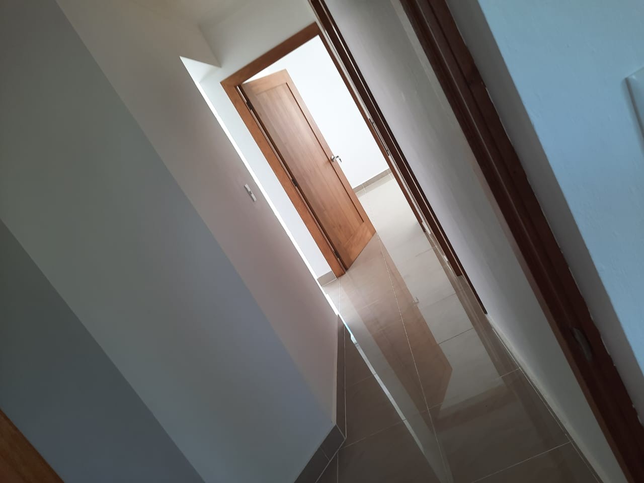 apartamentos - Vendo Bonito Apartamento 2do Nivel en Los Alamos  2