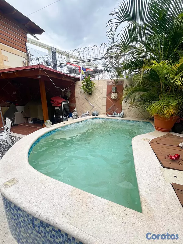 casas - vendo casa los restauradores 4 habitaciones con baño 4 parqueos jacuzzi terraza 5