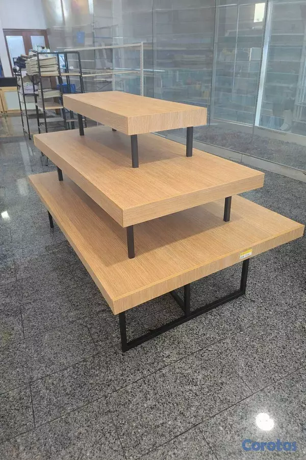 equipos profesionales - Set de mesas de exhibición de tres niveles con mat 4