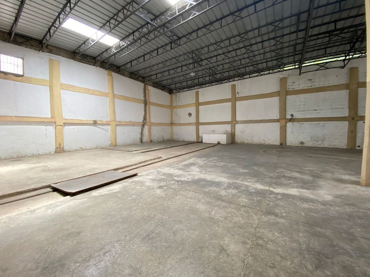 otros inmuebles - ALQUILO Nave en la Av. Monumental Proximo al Olé 4