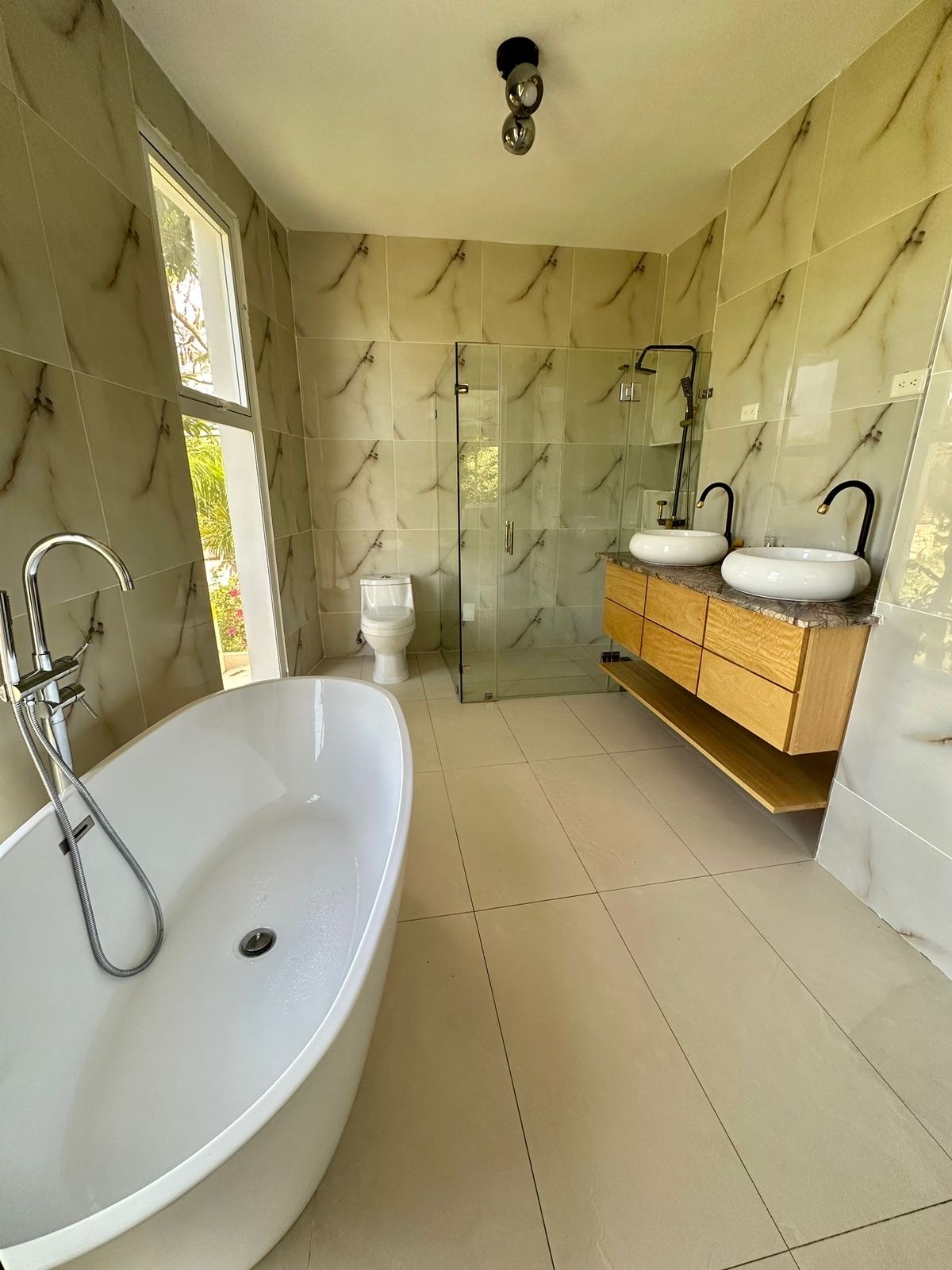 casas vacacionales y villas - Se Vende hermosa villa en Juan Dolio (Playa Caribe) 1