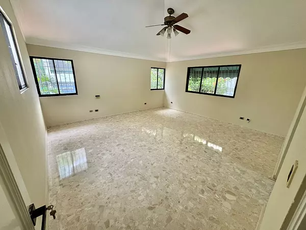 casas - Casa en Alquiler – MIRADOR SUR 8