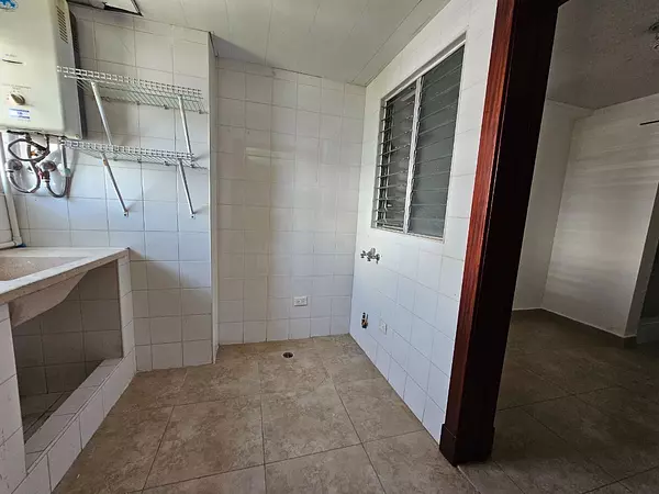 apartamentos - Se vende y se alquila  apartamento en el Naco 
 6