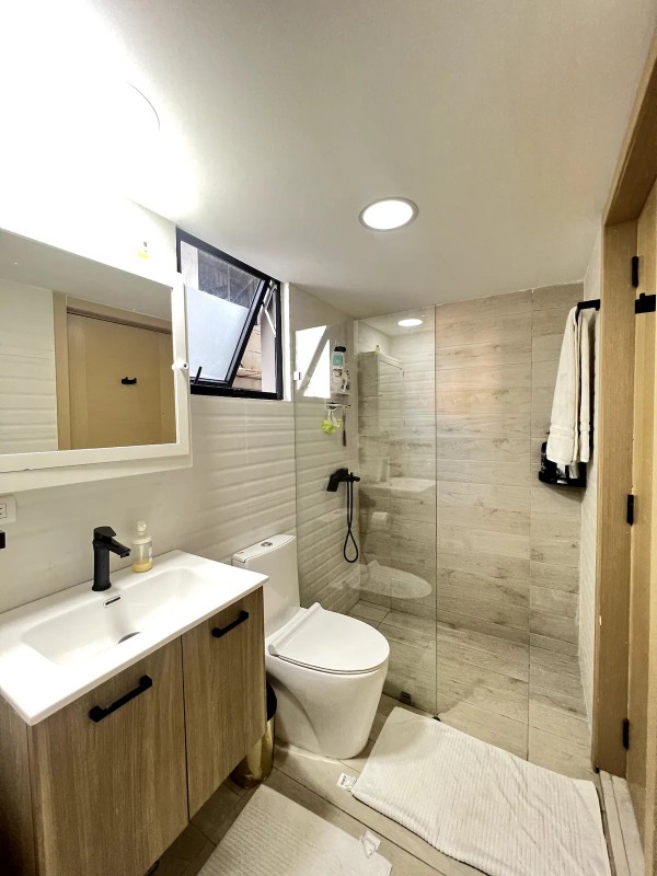 apartamentos - Sin iRento apartamento amueblado moderno en Evaristo Morales con áreas sociales 4