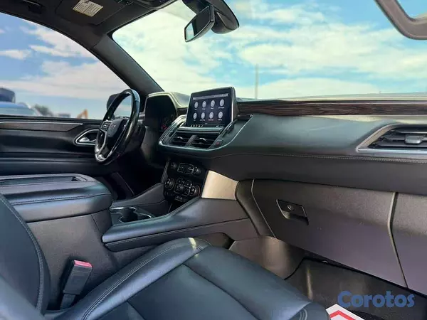jeepetas y camionetas - Chevrolet Suburban LTZ 2021 5