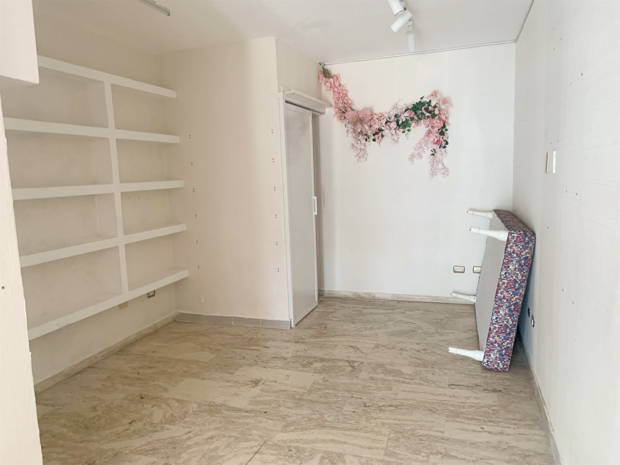 oficinas y locales comerciales - Local en primer nivel arroyo hondo  1