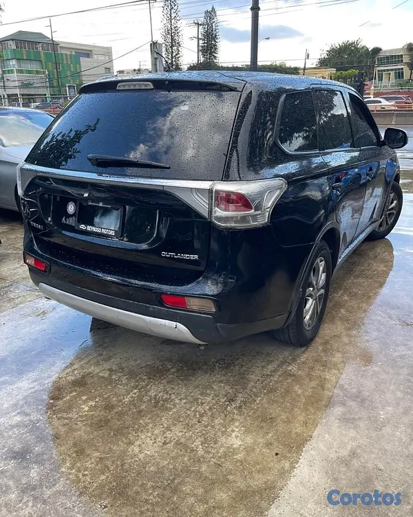 jeepetas y camionetas - MITSUBISHI OUTLANDER 2015 4