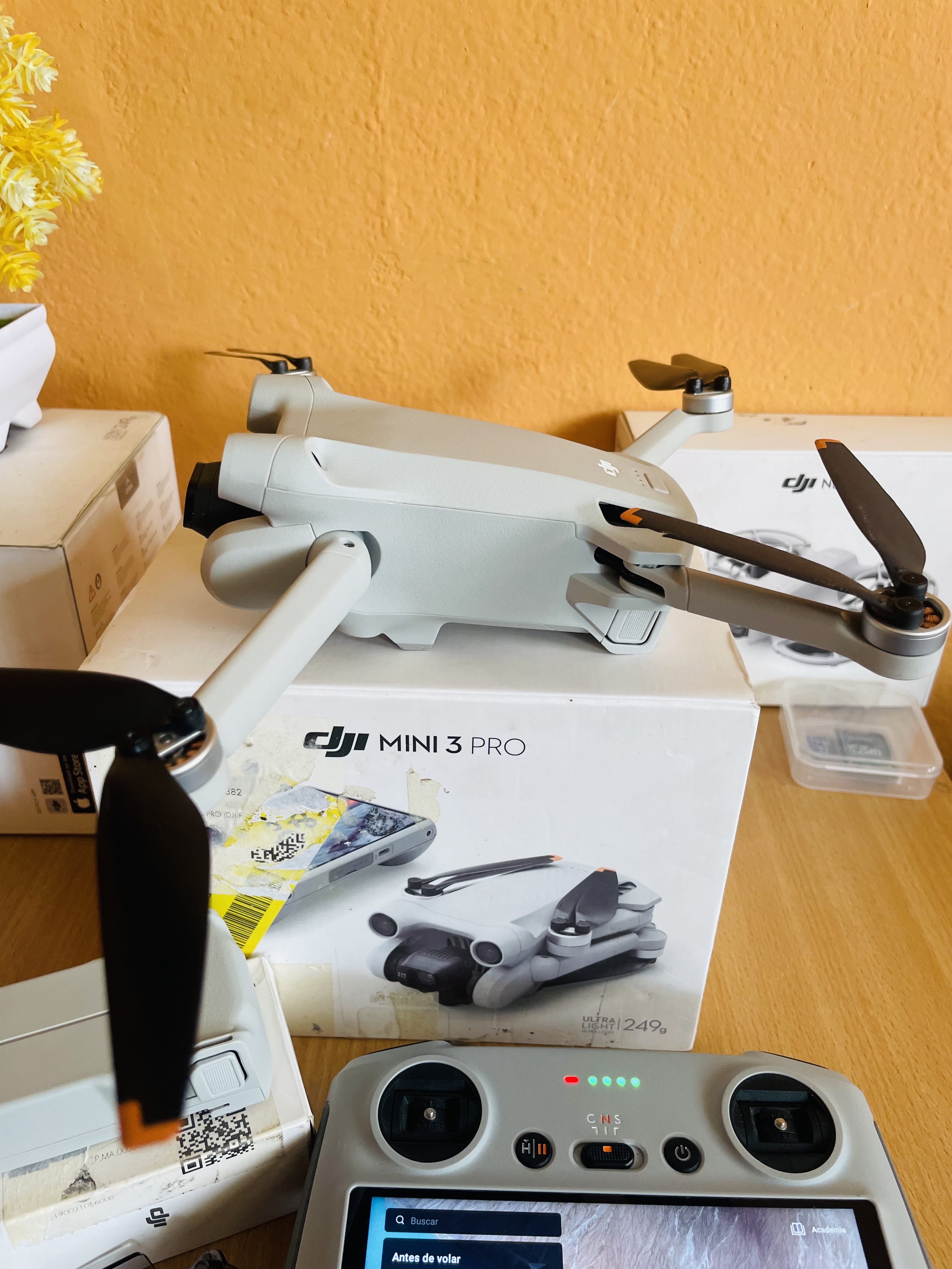 otros electronicos - DJI mini 3 pro con el control RC y batería 🔋 plus  3