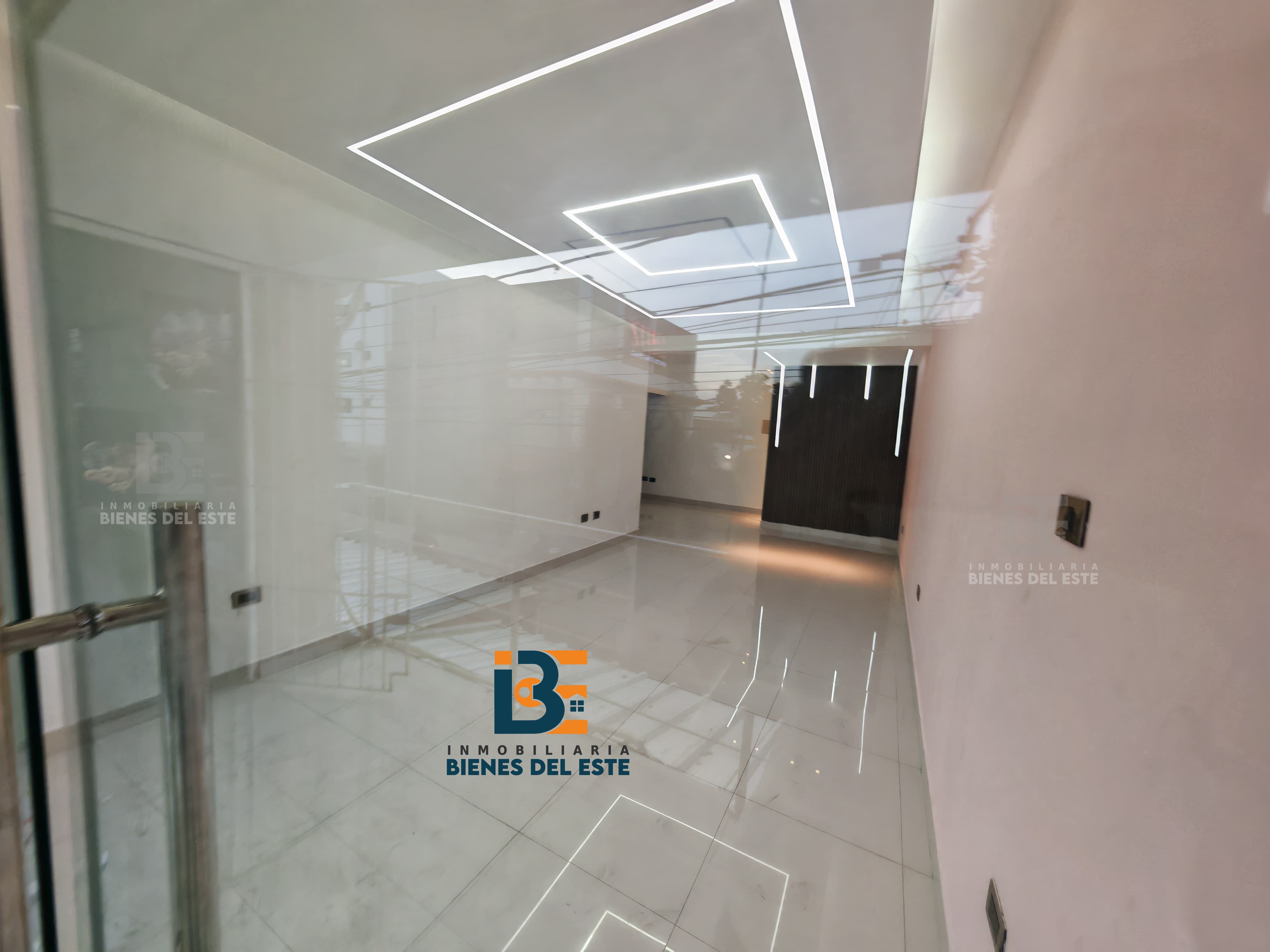 oficinas y locales comerciales - Se Renta Local Comercial en Barrio México 5