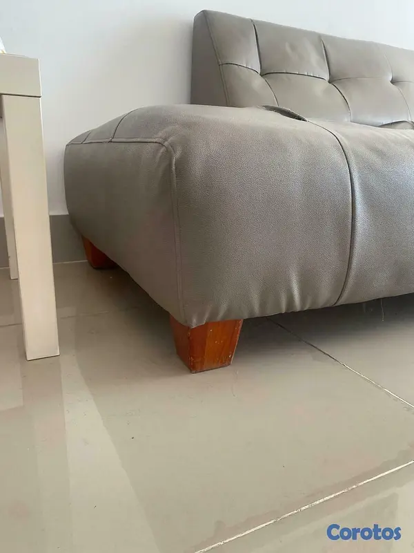 muebles y colchones - Sofa Moderno ! Grande ! 7 x 3 " ! Necesita Algo de 3
