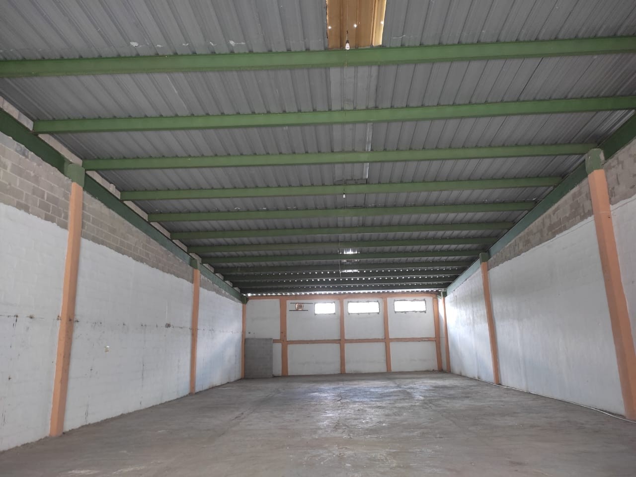otros inmuebles - Alquilo Nave 400 mts  en la Av. Monumental  0