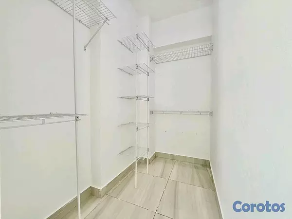 apartamentos - Alquiler de Apartamento en Evaristo Morales con Línea blanca  4