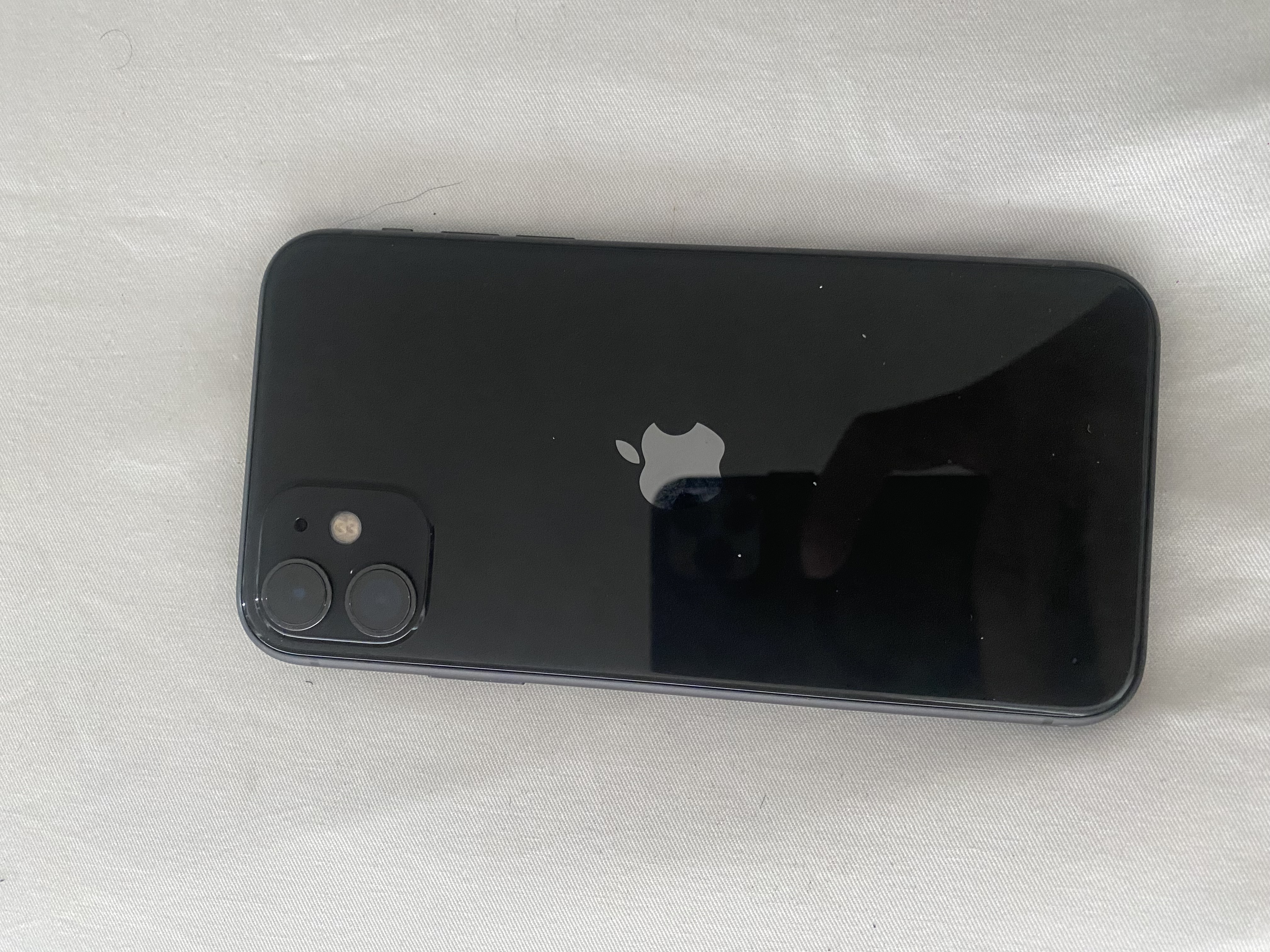 celulares y tabletas - Vendo iPhone 11 en buena condiciones 