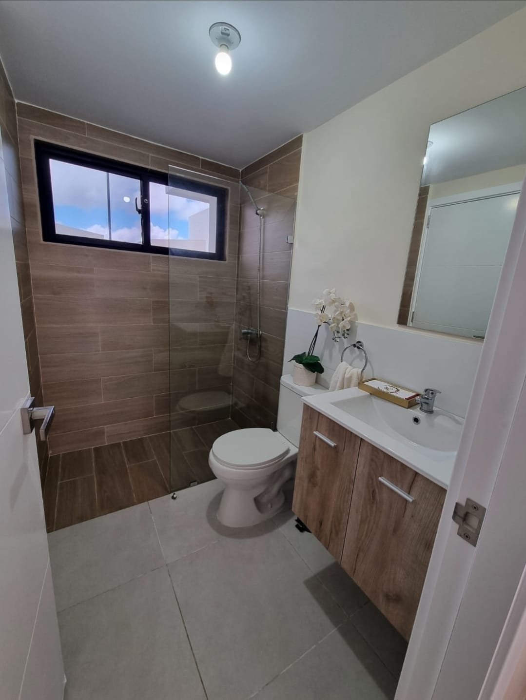casas vacacionales y villas - Vendo Villa punta cana amueblada tres hab patio pr 9