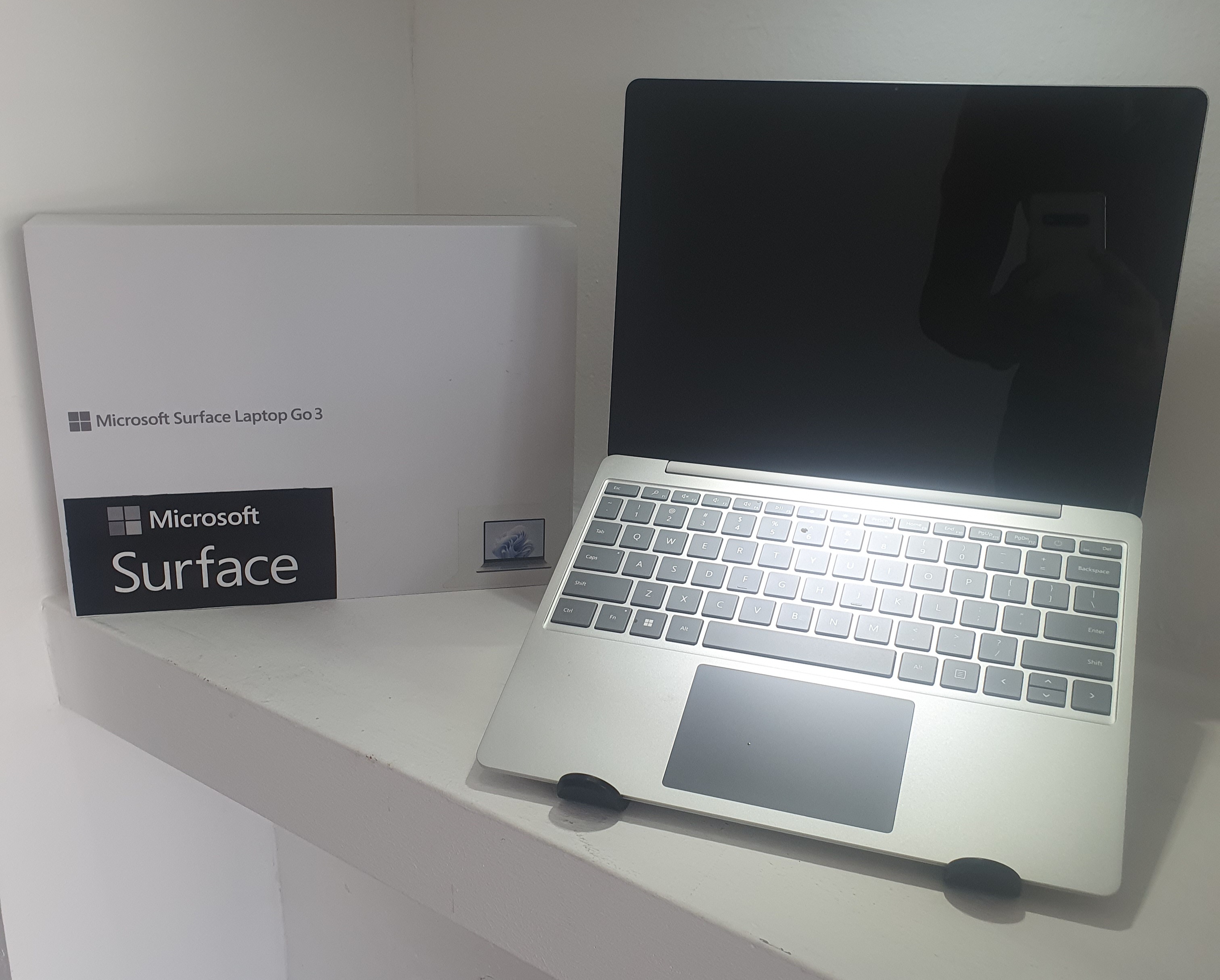 computadoras y laptops - Microsoft Surface Laptop Go3, Core i5 12th, Touch 12,4" 8GB RAM, 256GB SSD Nueva 0
