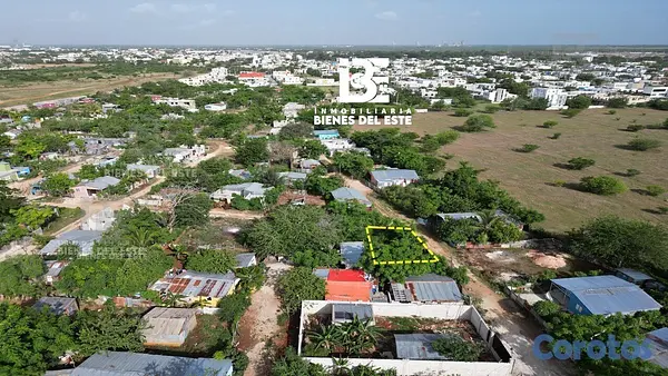 solares y terrenos - Se Vende solar de esquina con 143 metros.  📍En Sec 2