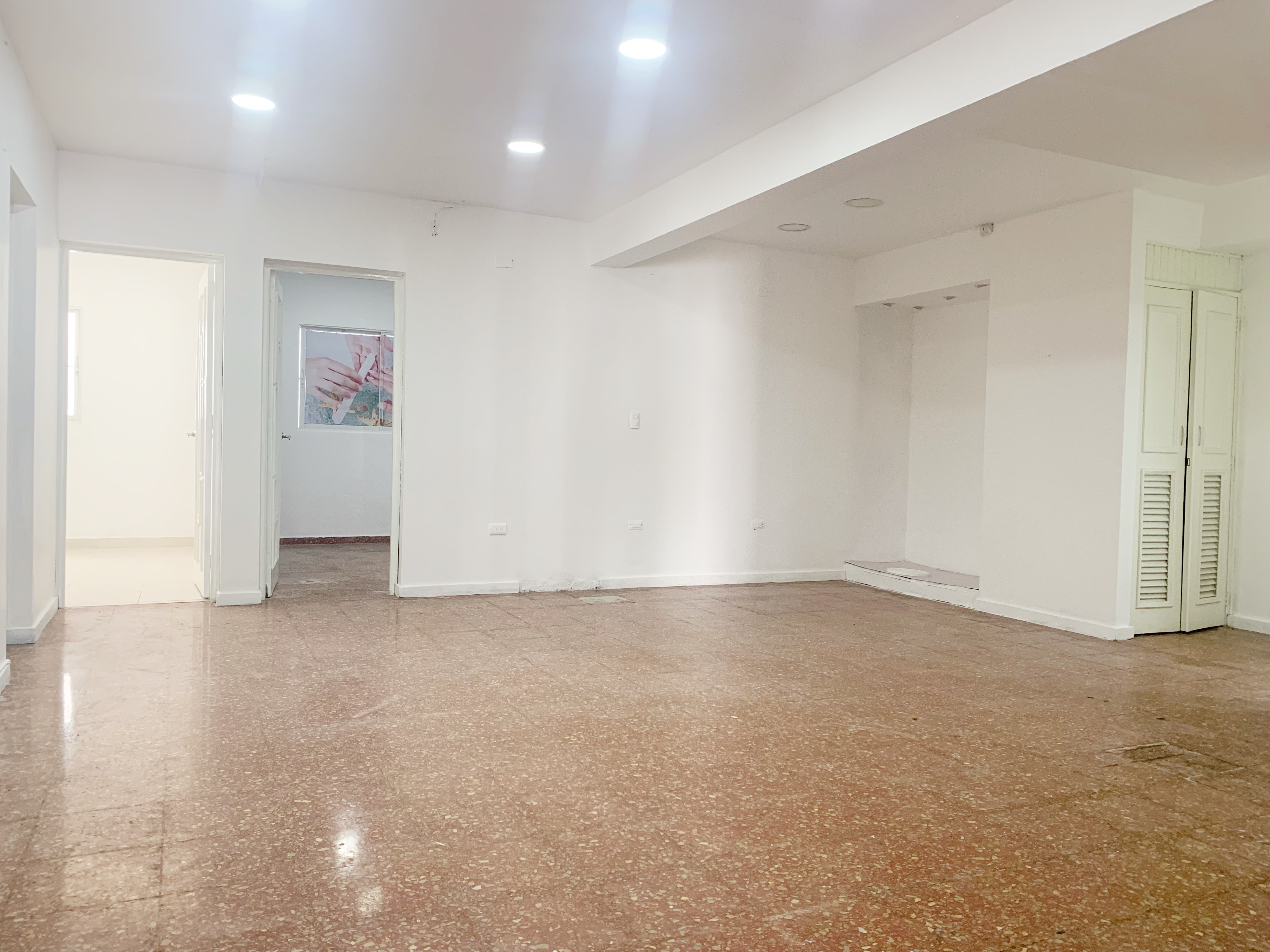 oficinas y locales comerciales - Local céntrico en primer nivel 8
