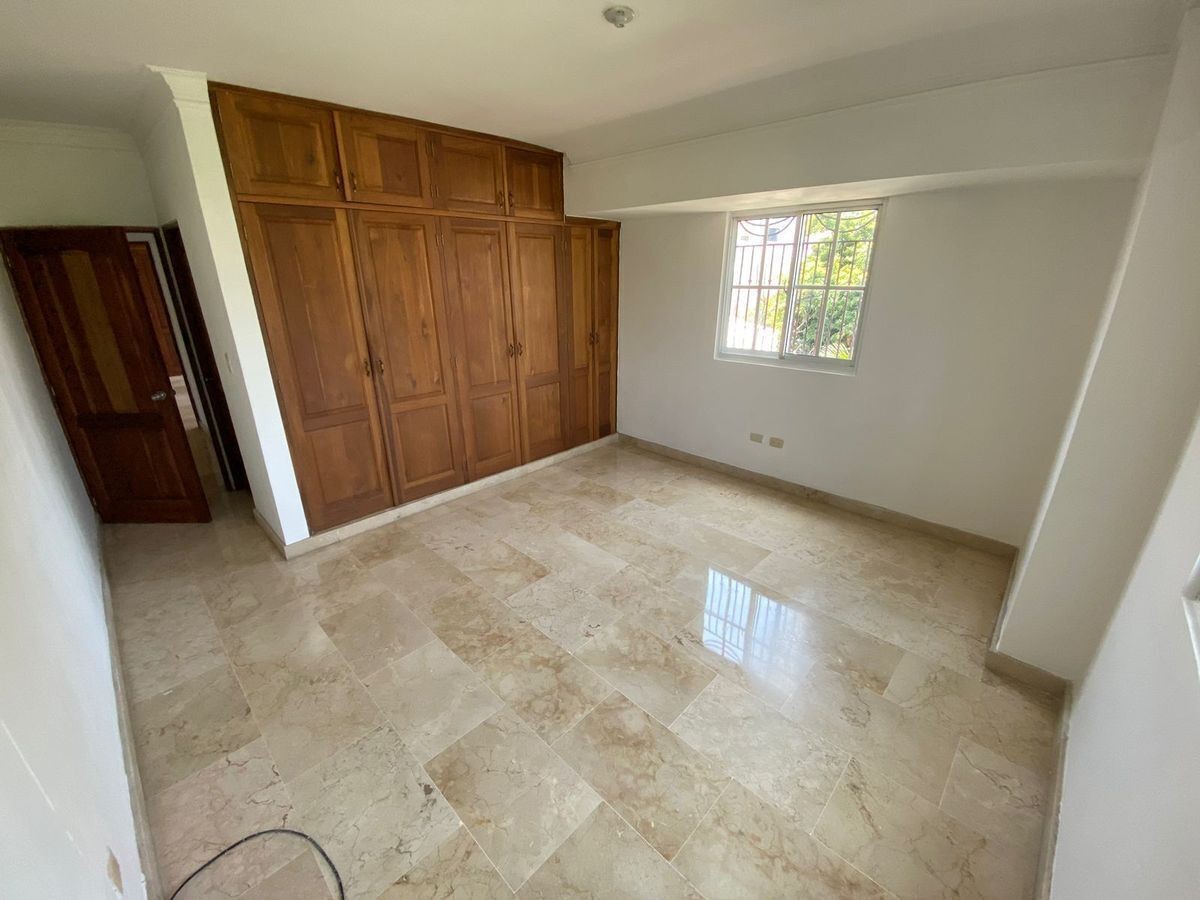 apartamentos - Alquiler de Apartamento vacio amplio en Urb Real🛑 2