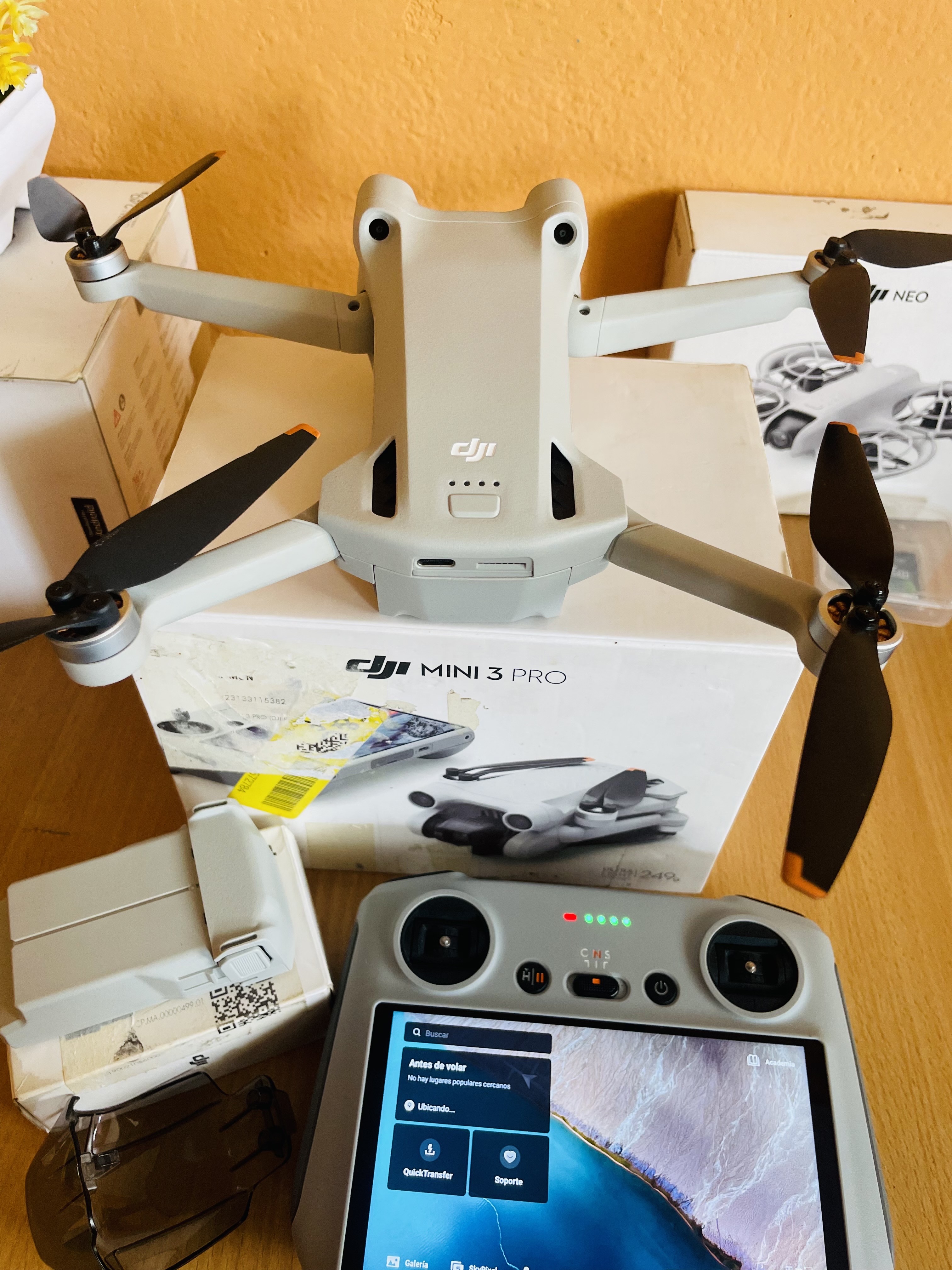 otros electronicos - DJI mini 3 pro con el control RC y batería 🔋 plus  4