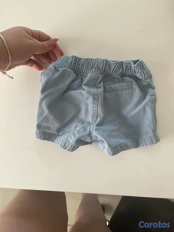 ropa y zapatos - vendo dos pares de zapatos y dos shorts de bebé  8