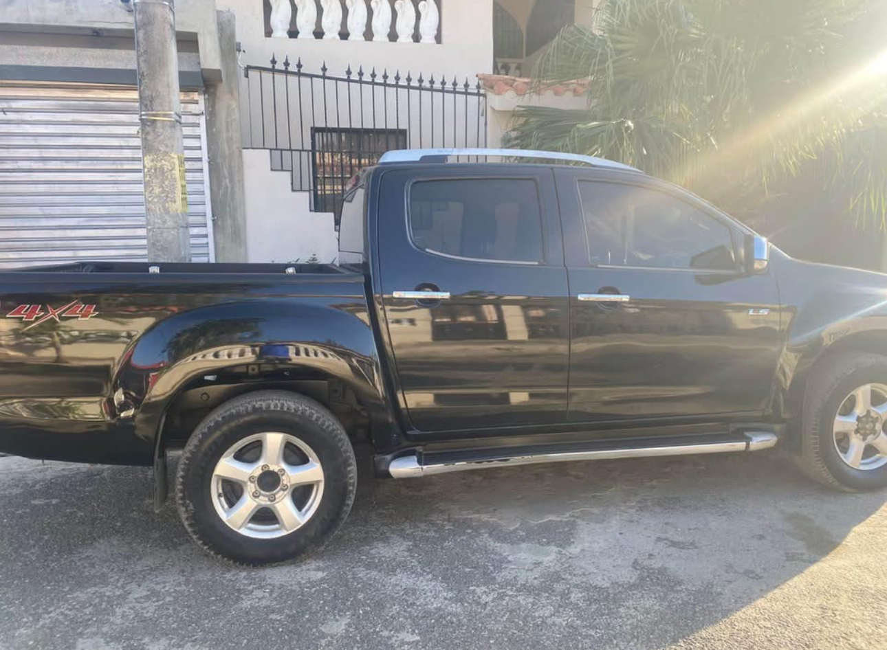 jeepetas y camionetas - Isuzu D-Max 2015 – Impecable, Automática, Lista pa 4