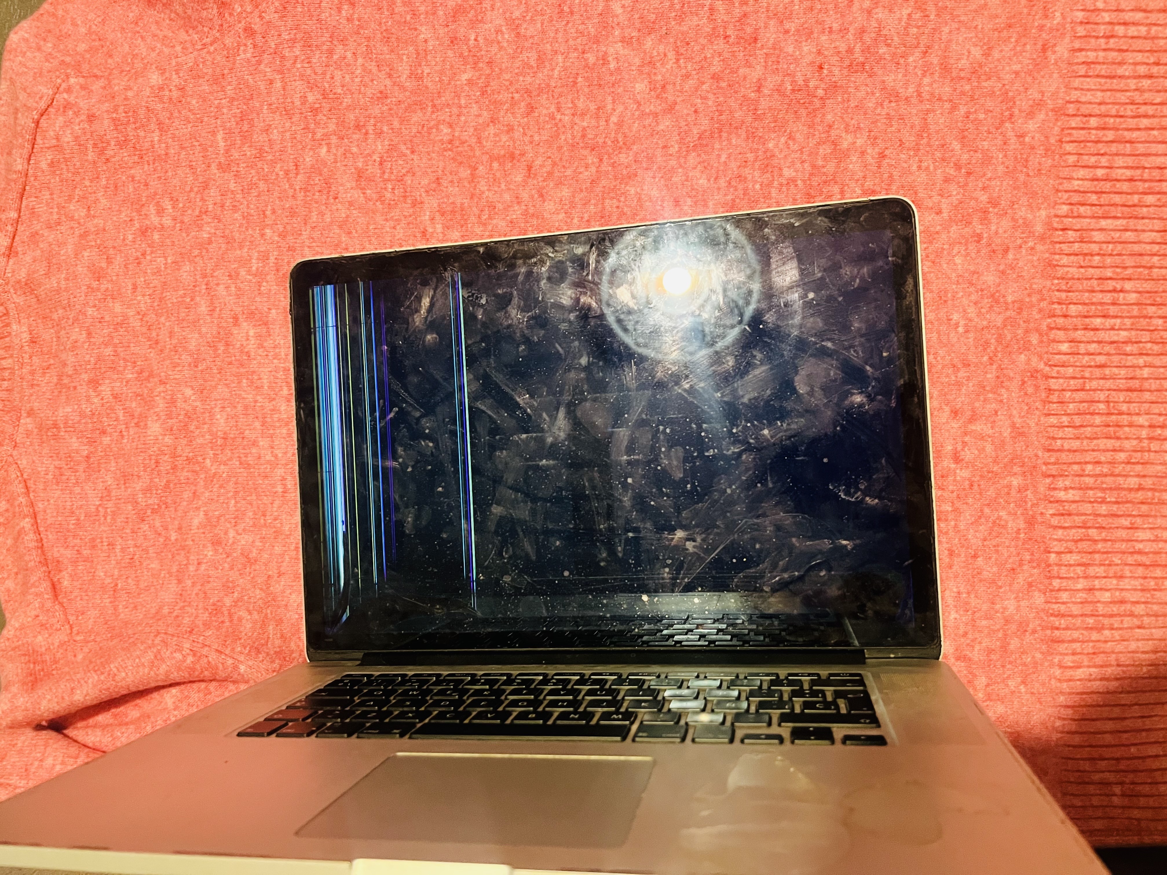 computadoras y laptops - Mac Pro A1398 para piezas pantalla mala  0