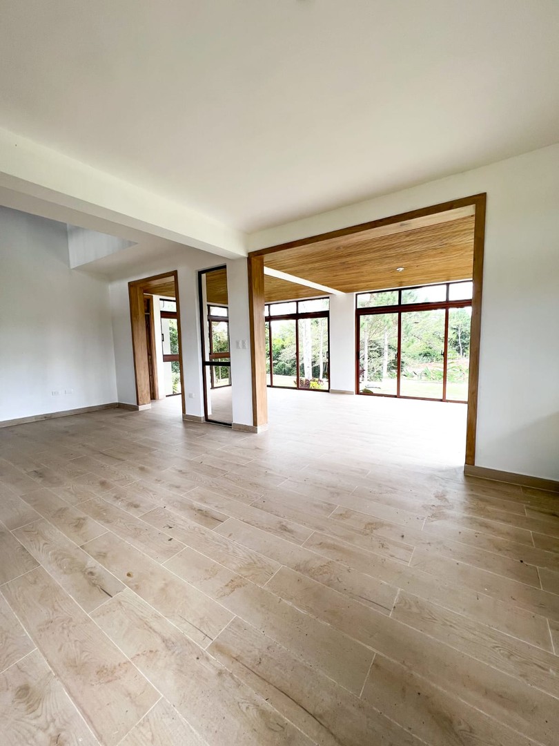 casas vacacionales y villas - Preciosa Villa Nueva en Proyecto Cerrado de Jarabacoa  8