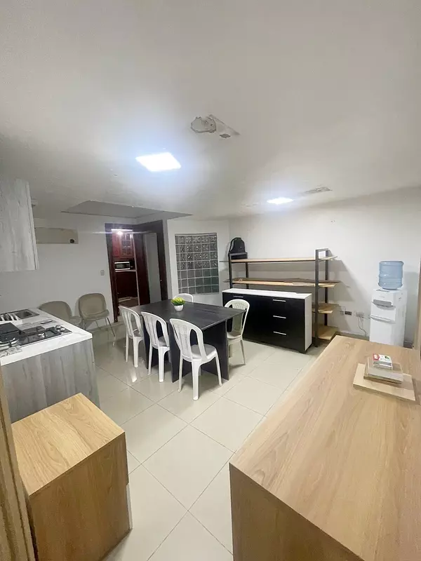 oficinas y locales comerciales - Nace céntrica y amplia  9