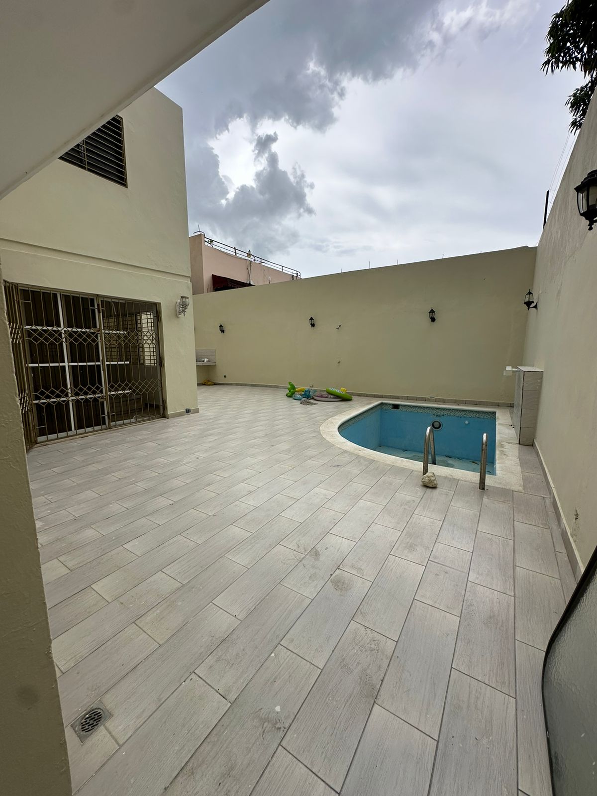 casas - Casa en la Castellana Comercial y vivienda 1