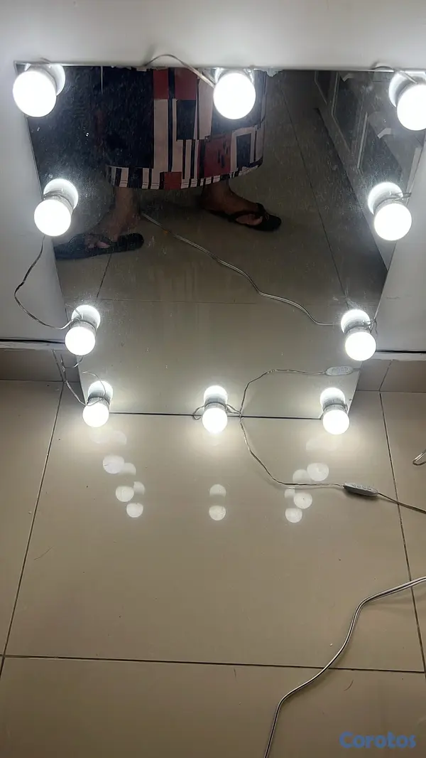 decoración y accesorios - Espejo con tres tonos de luces  2