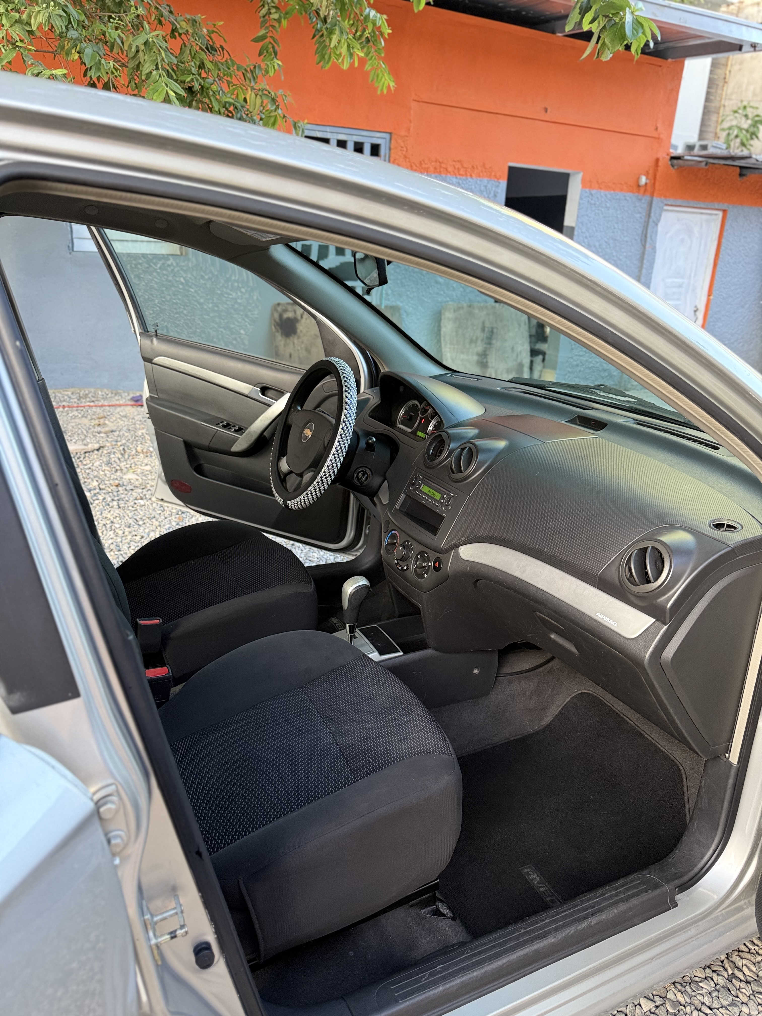 carros - Chevrolet Aveo 2014  2