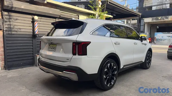 jeepetas y camionetas - Kia Sorento 2025 Limited 3