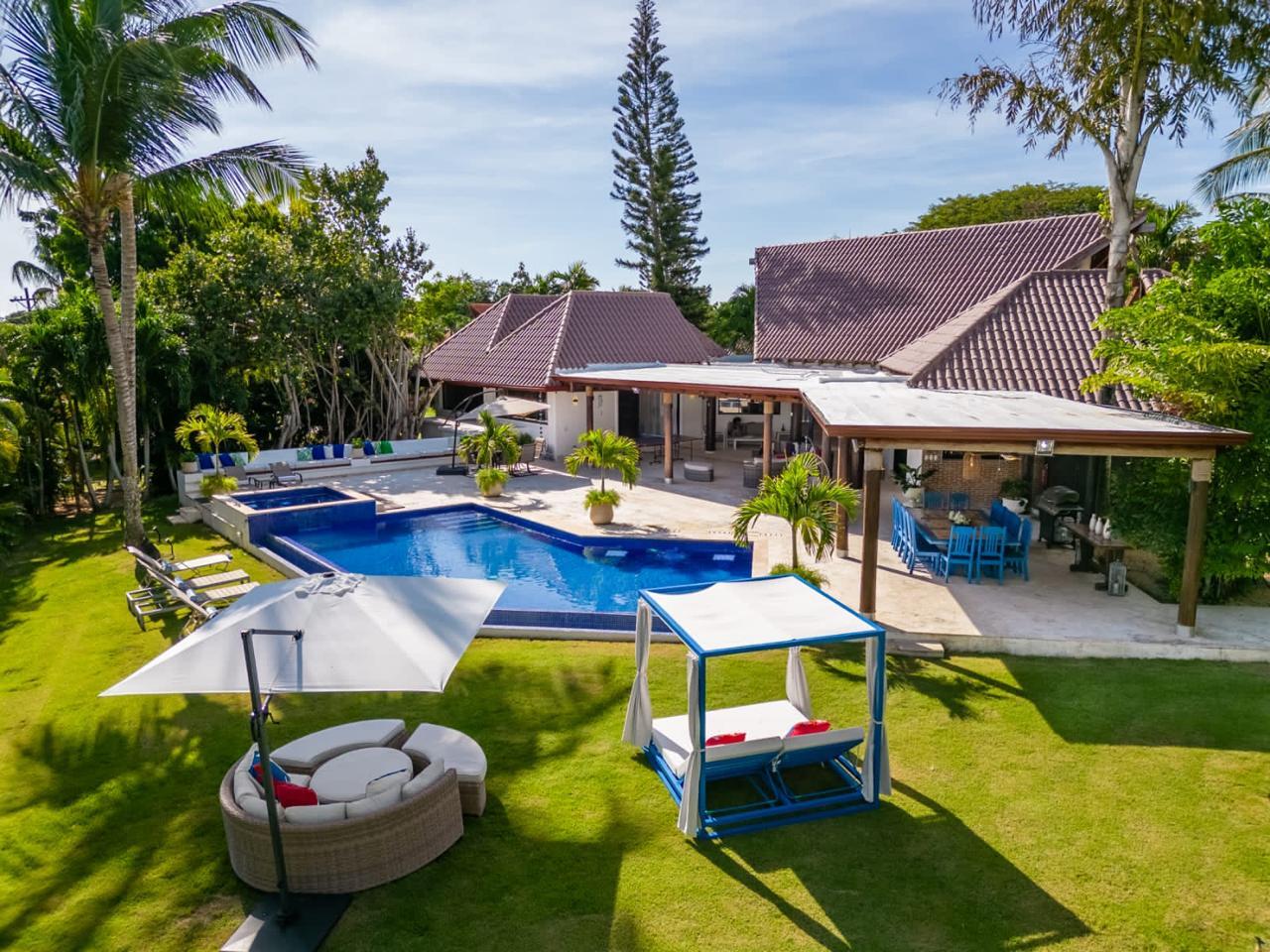 casas - ALQUILER/VENTA DE AMPLIA CASA EN CASA DE CAMPO 0