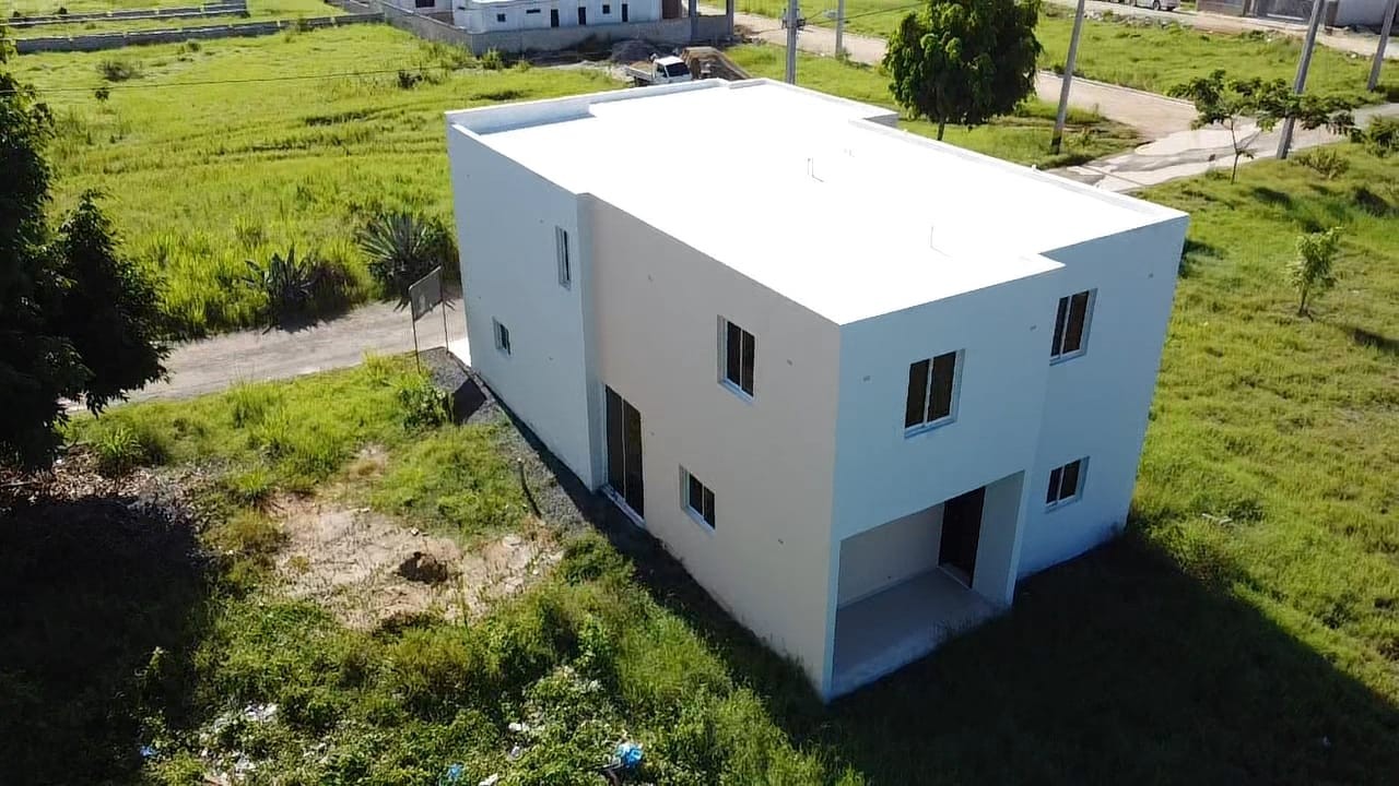 casas - Se Vende  Hermosa y Nueva  Casa en Residencial Naime 8