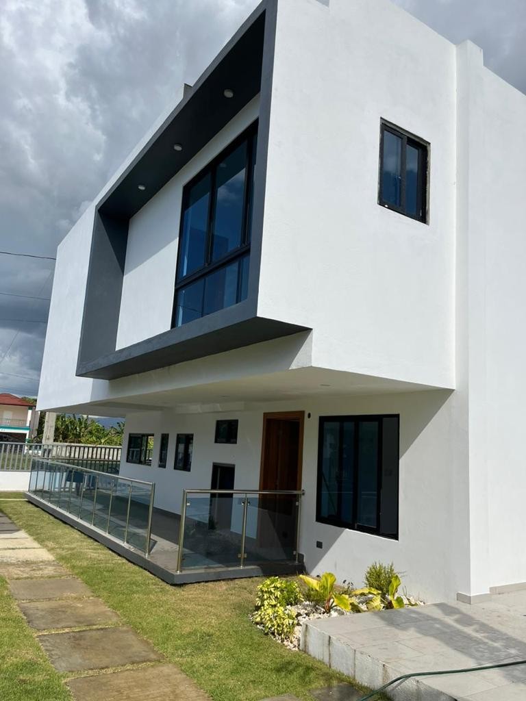 casas - Casa  2 niveles con piscina en Guayabal en santiago de los caballeros  8