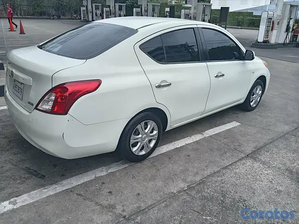 carros - Nissan latió /versa 2013  6