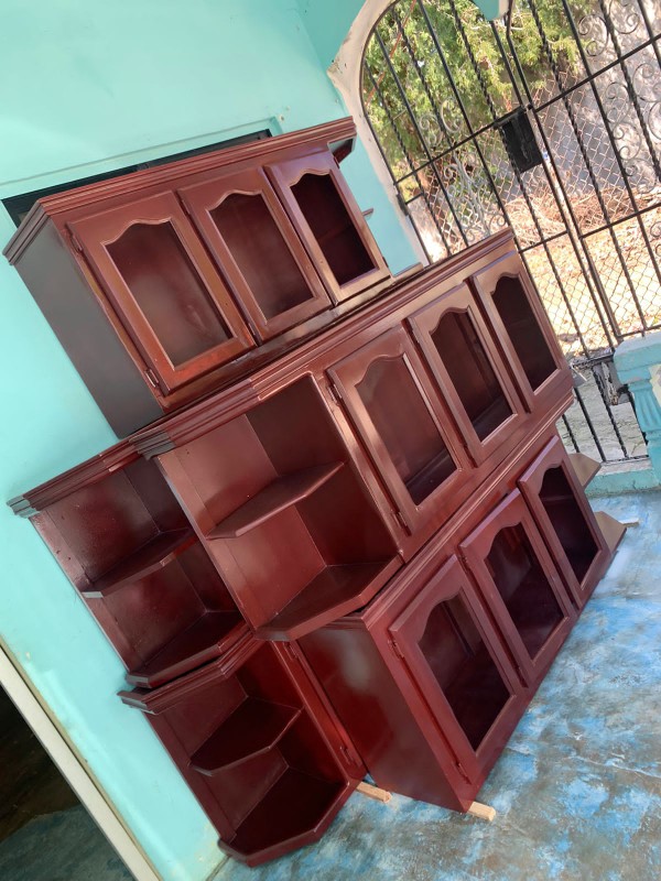 muebles y colchones - Gabinete de tres puertas con salero  2