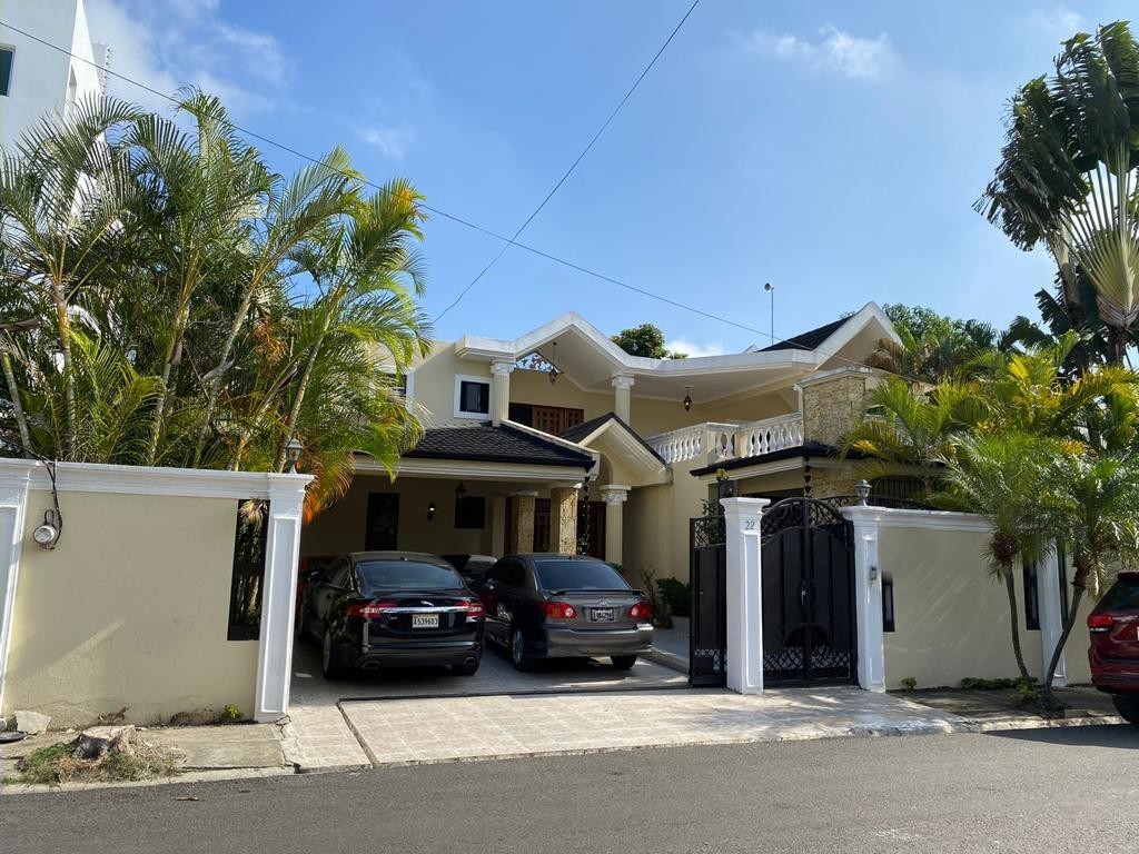 casas - Residencia de 2 Niveles en Los Laureles  0