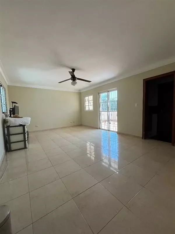 casas - Alquilo de Casa Los Prados con excelente ubicación 2