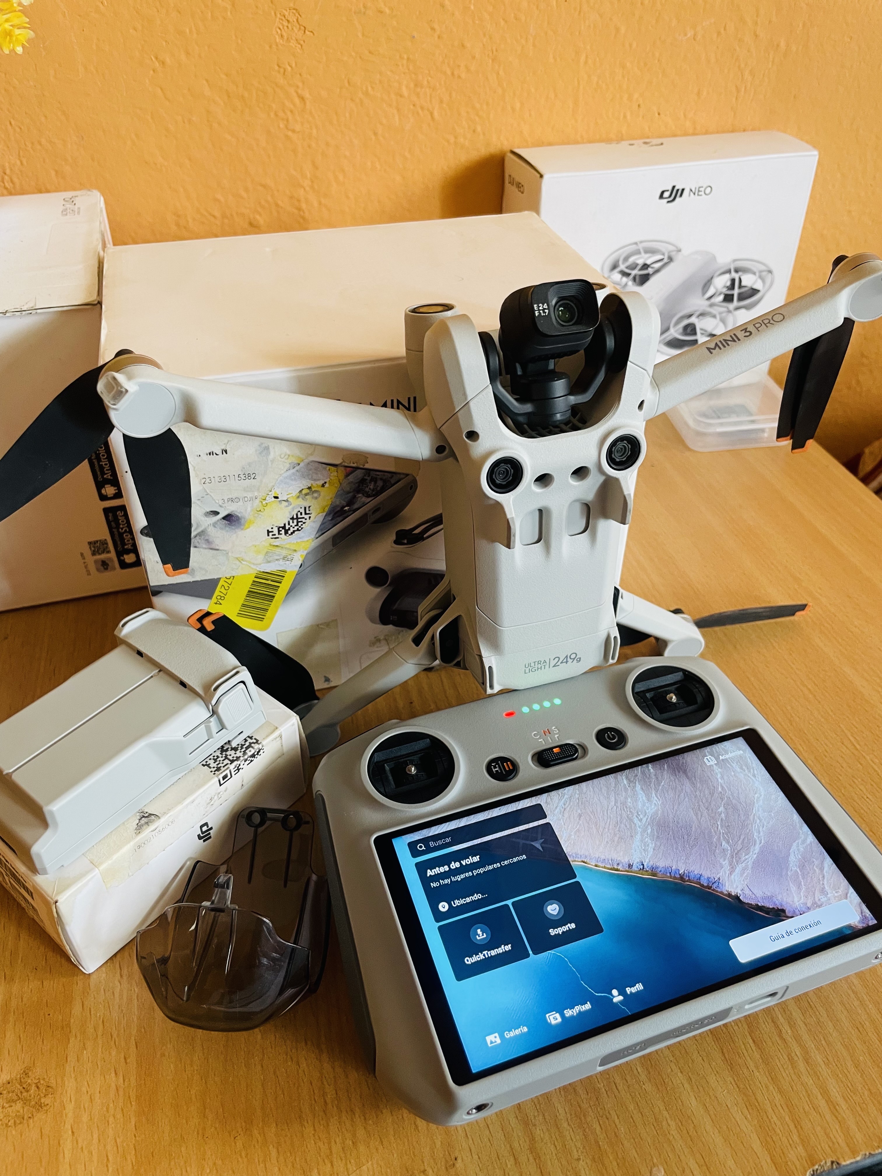 otros electronicos - DJI mini 3 pro con el control RC y batería 🔋 plus  6