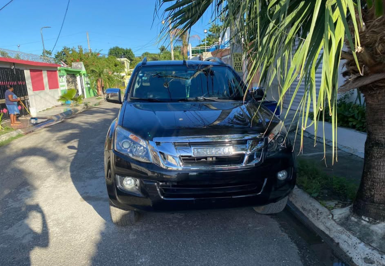 jeepetas y camionetas - Isuzu D-Max 2015 – Impecable, Automática, Lista pa 6